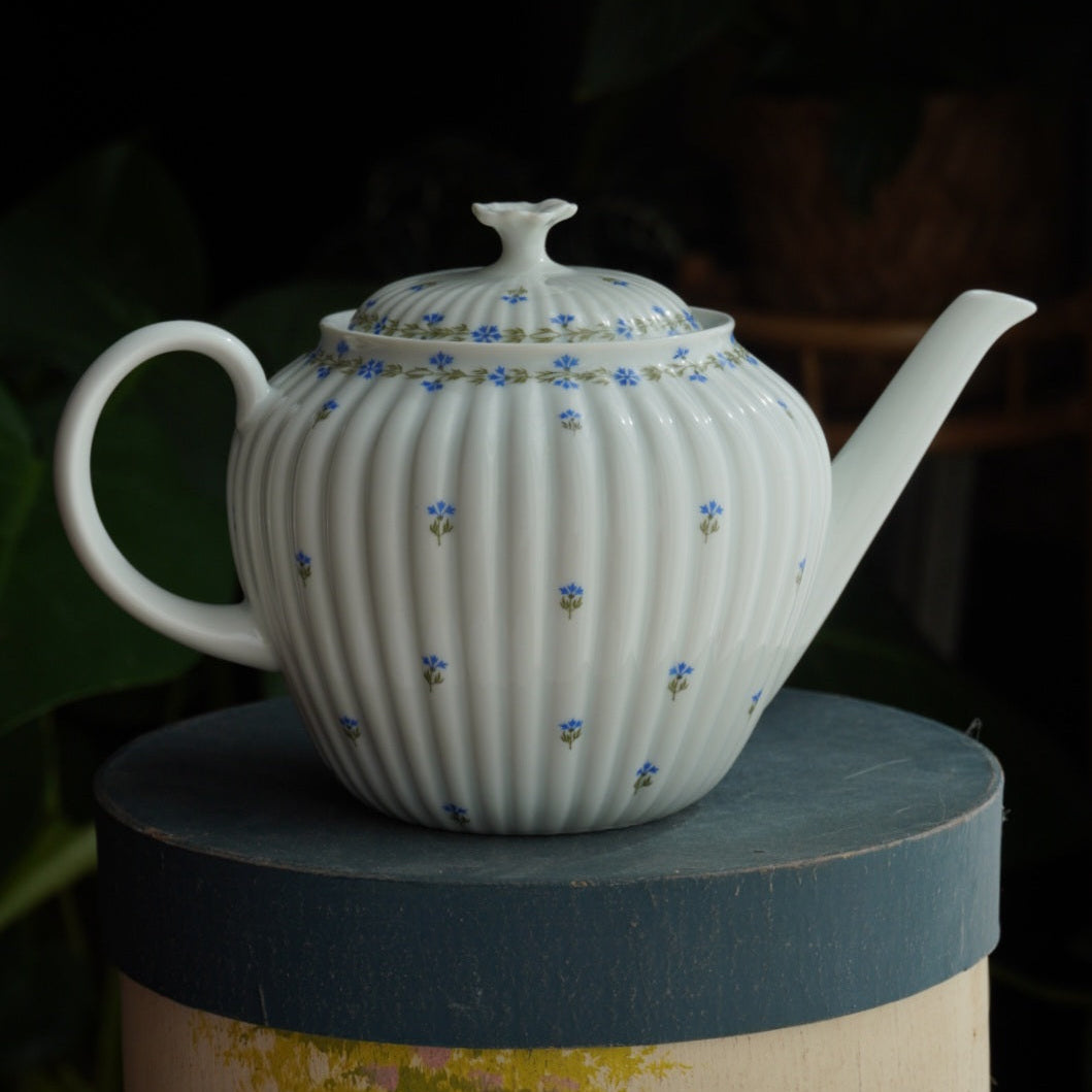 Théière "Andrée" en porcelaine de Limoges fleurie et cannelée GDA Saint-Germain