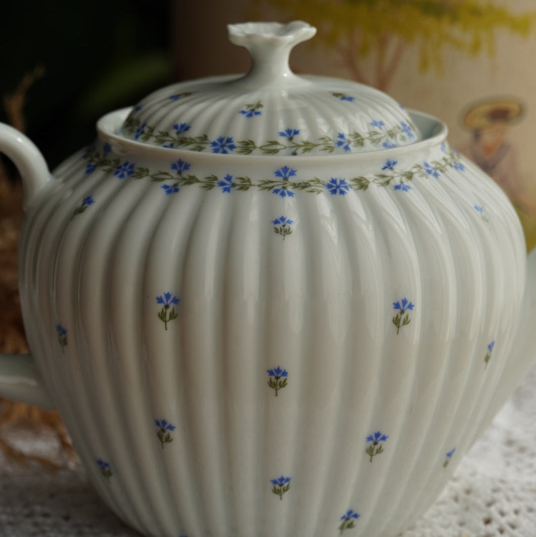 Théière "Andrée" en porcelaine de Limoges fleurie et cannelée GDA Saint-Germain