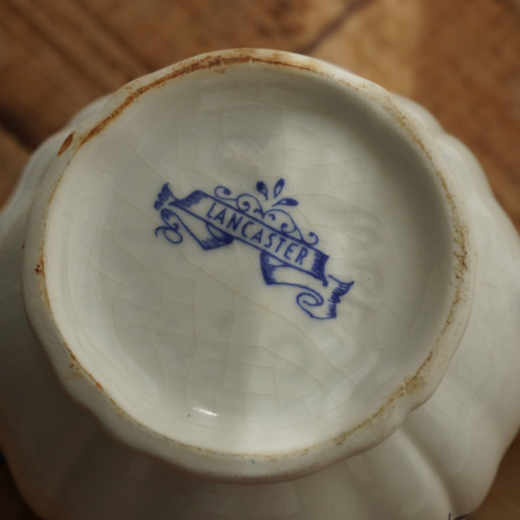 Pot à lait "Hortensia" en terre de fer de Sarreguemines aux motifs bleutés modèle Lancaster