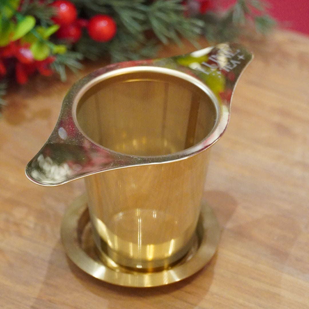 Case n°23 | Tête à tête de tasses en porcelaine de Sologne & panier infuseur à thé doré & 100g de thé noir "Eden Rose" Betjeman & Barton