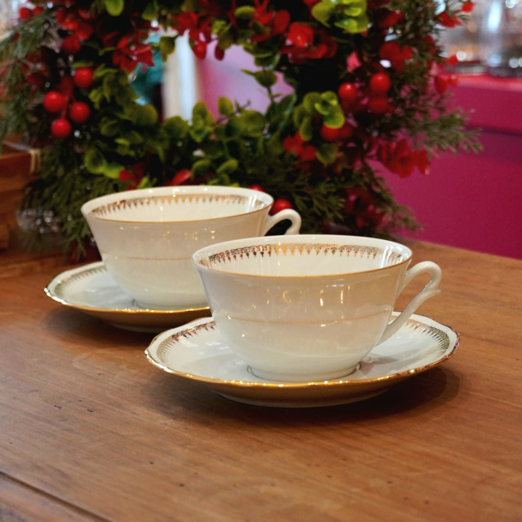 Case n°23 | Tête à tête de tasses en porcelaine de Sologne & panier infuseur à thé doré & 100g de thé noir "Eden Rose" Betjeman & Barton