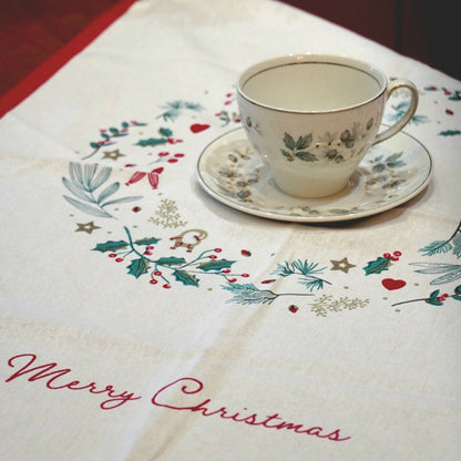 Case n°6 | Tasse "Snowhite" en porcelaine anglaise Johnson bros & torchon "Merry christmas" Greengate