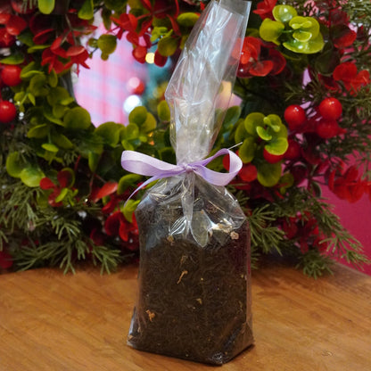 Case n°22 | Tasse "Sweet Pea" en porcelaine anglaise fleurie Roy Kirkham aux figues Maison Toussaint & 100g de thé noir à la violette Betjeman & Barton