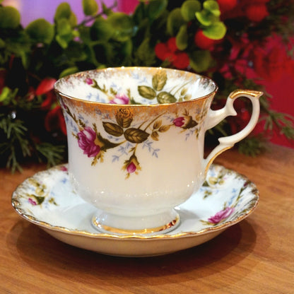 Case n°19 | Tasse en porcelaine polonaise fleurie et dorée Chodzież & coffret de 24 mousselines de thé vert et noir Betjeman & Barton