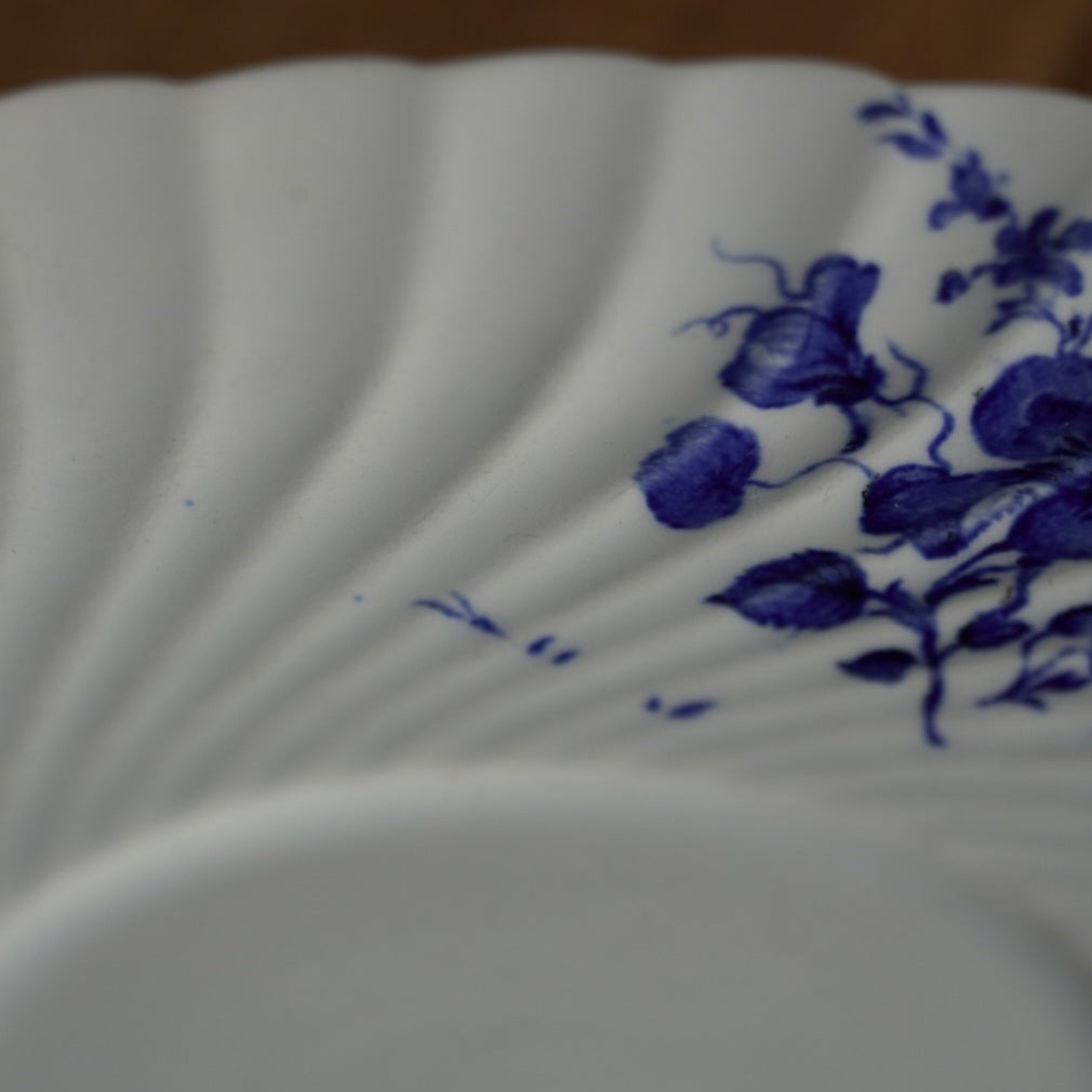Trio de tasses "Ubalde" en faïence de Lunéville K&G torsadée aux motifs floraux bleutés Spécial Grand Feu