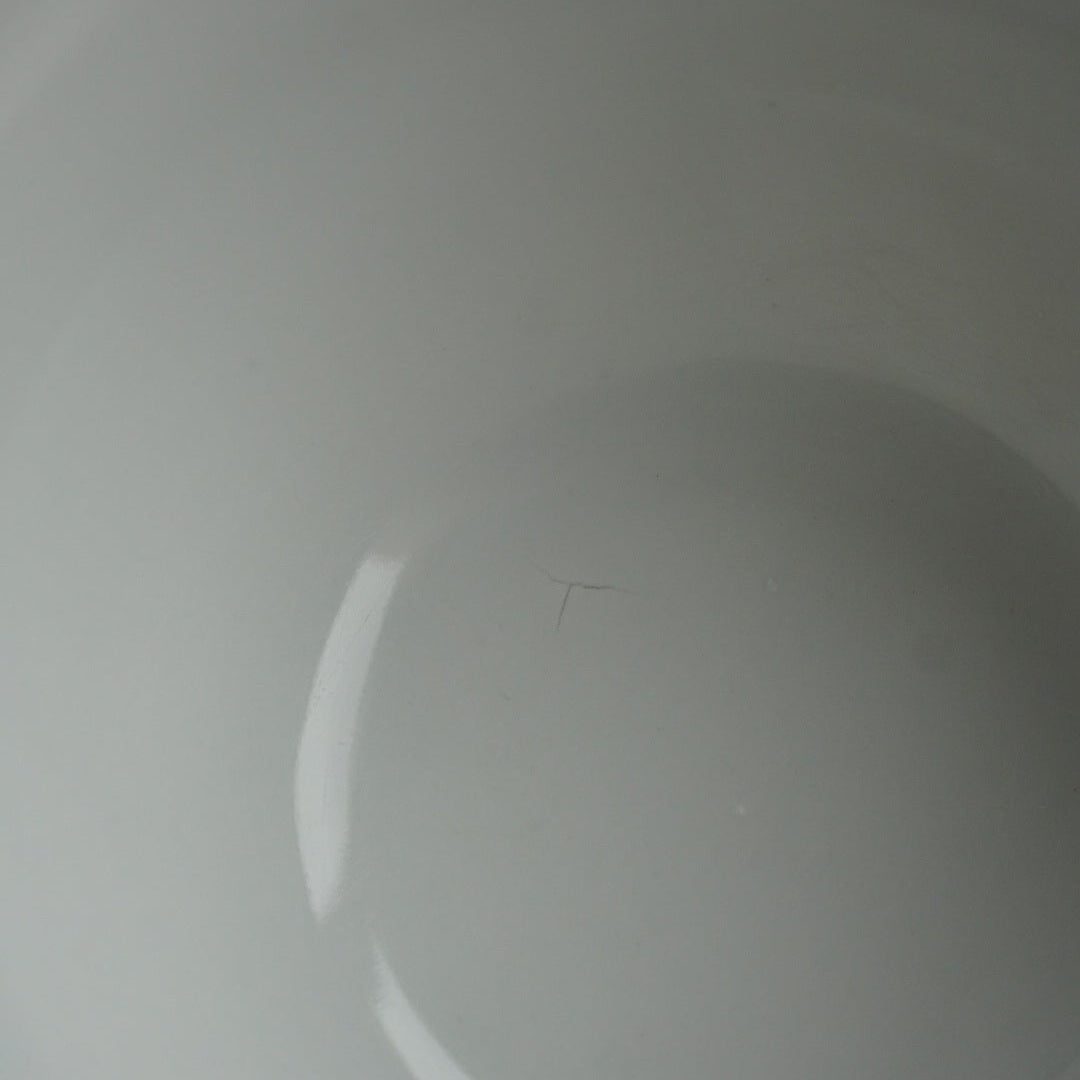 Tasse "Aranka" en porcelaine hongroise fleurie et dorée signée Zsolnay Pecs