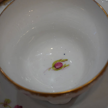 Case n°16 | Tasse en porcelaine allemande fleurie Rosenthal Pompadour peinte à la main & boîte 125g de thé noir "Eden rose" Betjeman & Barton