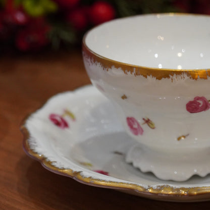 Case n°16 | Tasse en porcelaine allemande fleurie Rosenthal Pompadour peinte à la main & boîte 125g de thé noir "Eden rose" Betjeman & Barton