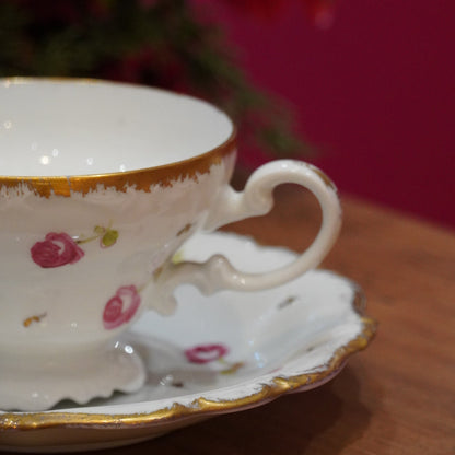 Case n°16 | Tasse en porcelaine allemande fleurie Rosenthal Pompadour peinte à la main & boîte 125g de thé noir "Eden rose" Betjeman & Barton