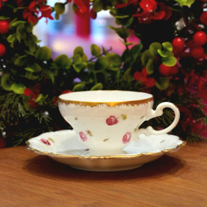 Case n°16 | Tasse en porcelaine allemande fleurie Rosenthal Pompadour peinte à la main & boîte 125g de thé noir "Eden rose" Betjeman & Barton