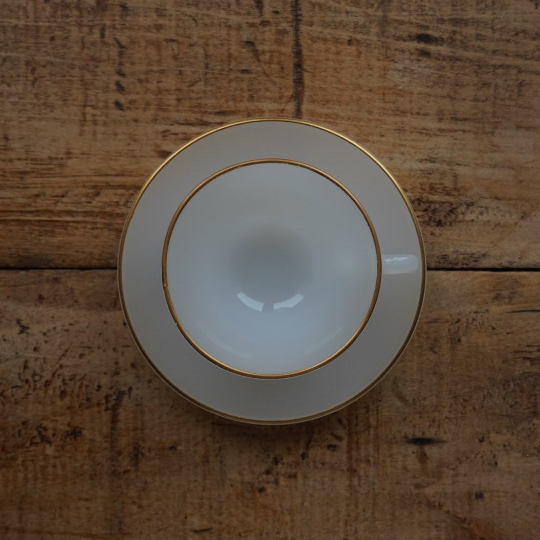 Tasse "Rainbow" Arlequin en verre opalin blanc pastel et doré Arcopal