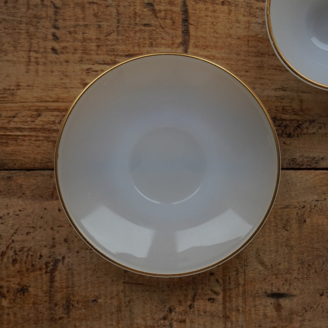 Tasse "Rainbow" Arlequin en verre opalin blanc pastel et doré Arcopal