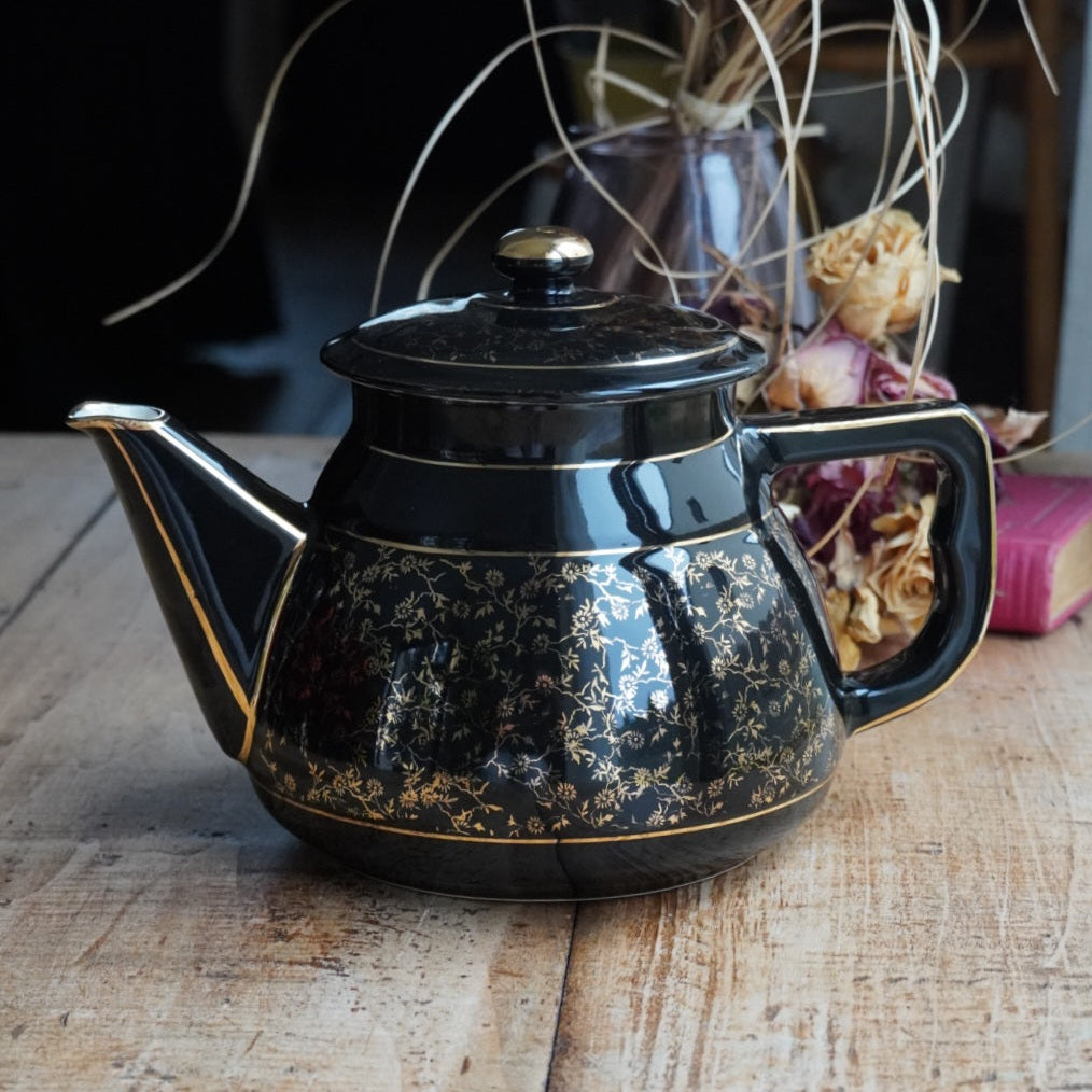 Théière ou cafetière "Théalie" en céramique française noire aux motifs fleuris dorés années 60/70