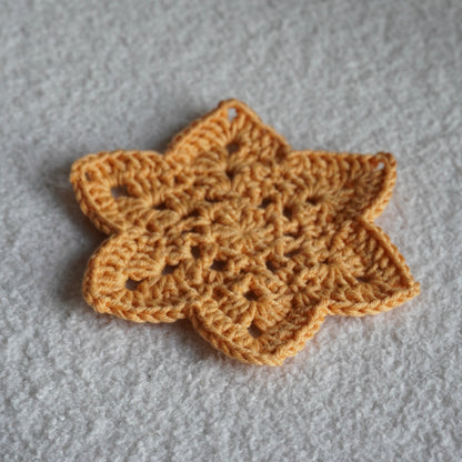 Sous-tasse en crochet étoile de Noël | jaune clair