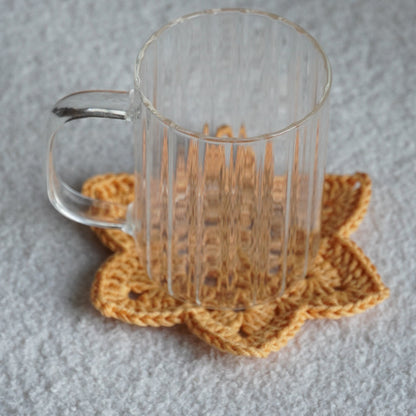 Sous-tasse en crochet étoile de Noël | jaune clair