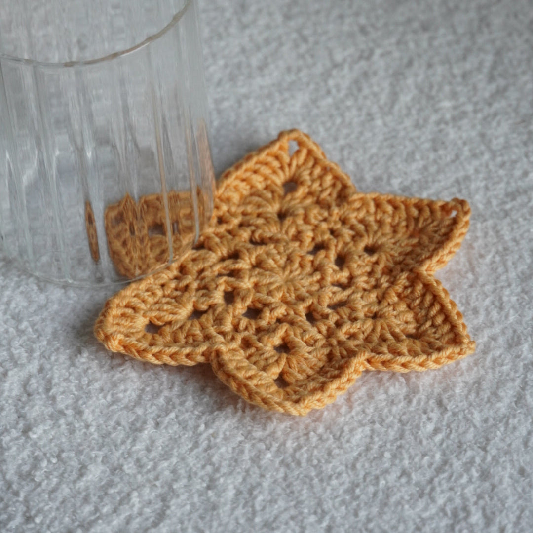 Sous-tasse en crochet étoile de Noël | jaune clair