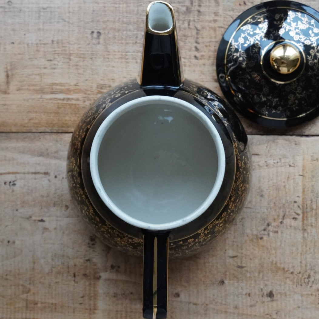 Théière ou cafetière "Théalie" en céramique française noire aux motifs fleuris dorés années 60/70