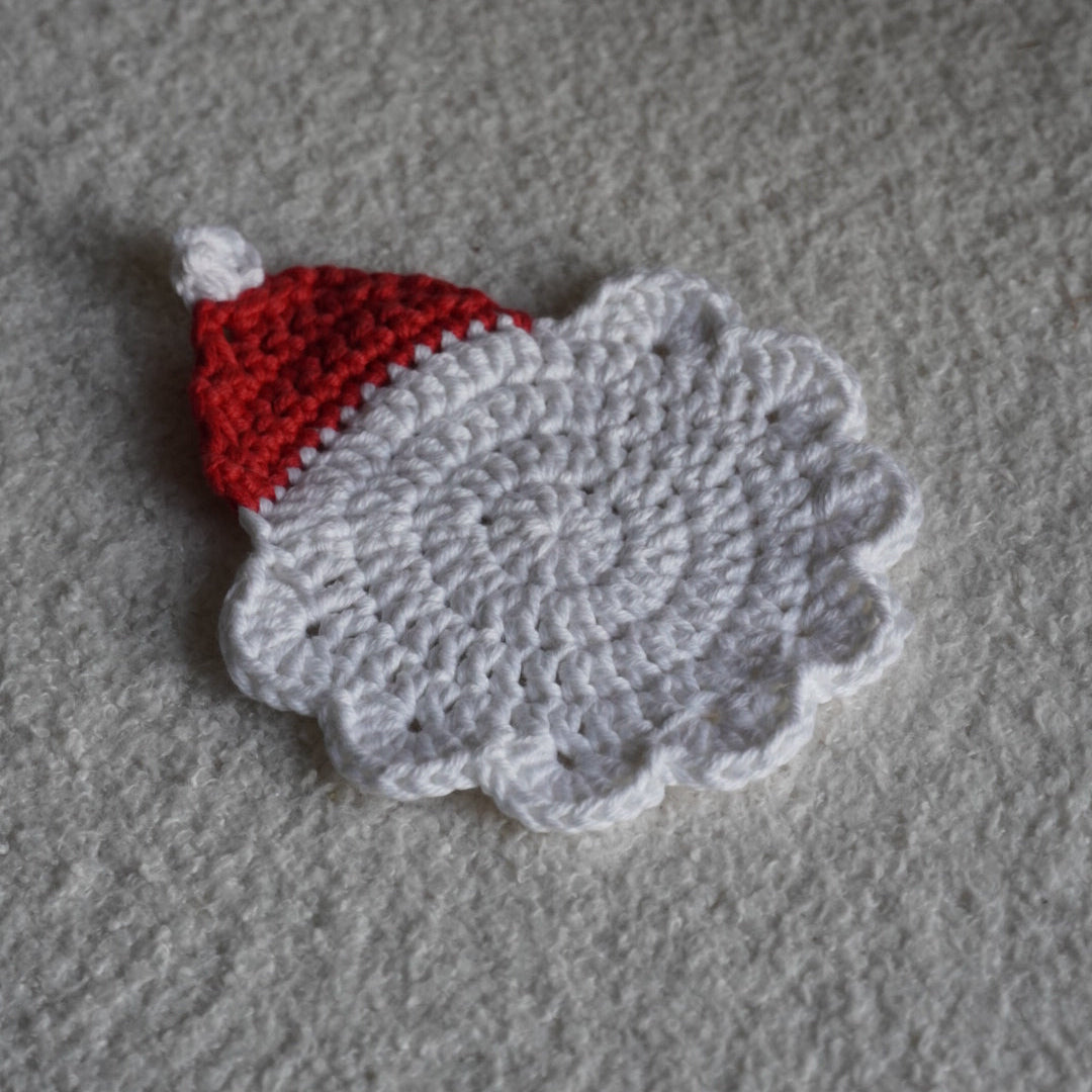 Sous-tasse en crochet père Noël | blanc et rouge