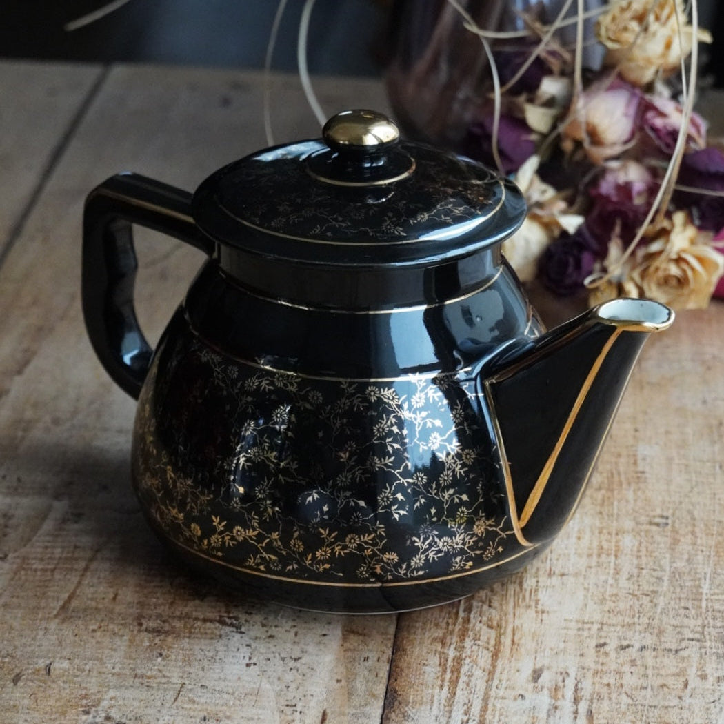 Théière ou cafetière "Théalie" en céramique française noire aux motifs fleuris dorés années 60/70