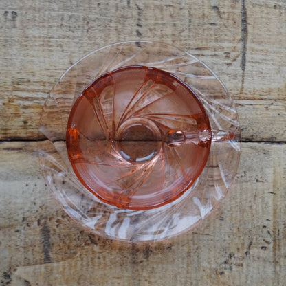Tête-à-tête de tasses "Viviette" françaises en verre rose torsadée Vereco modèle Beau Rivage