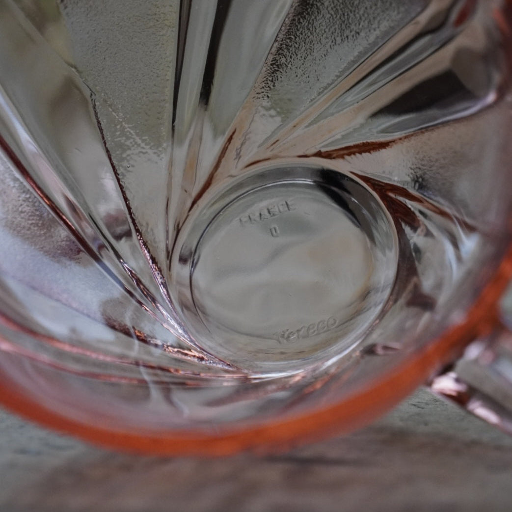 Tête-à-tête de tasses "Viviette" françaises en verre rose torsadée Vereco modèle Beau Rivage