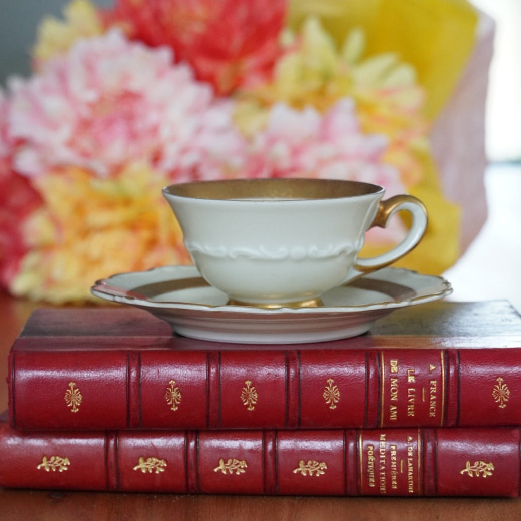 Petite tasse "Freya" en porcelaine suédoise dorée Upsala-Ekeby Karlskrona (rare)