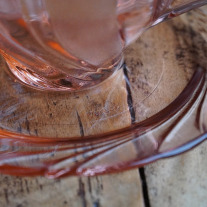 Tête-à-tête de tasses "Viviette" françaises en verre rose torsadée Vereco modèle Beau Rivage