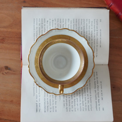 Petite tasse "Freya" en porcelaine suédoise dorée Upsala-Ekeby Karlskrona (rare)