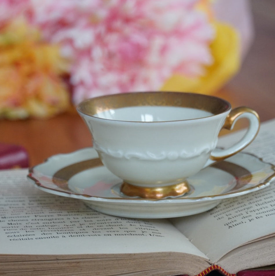 Petite tasse "Freya" en porcelaine suédoise dorée Upsala-Ekeby Karlskrona (rare)