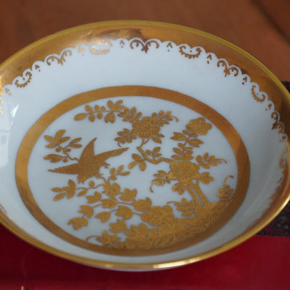 Petite tasse "Selina" à deux anses chololatière dorée en porcelaine Suisse