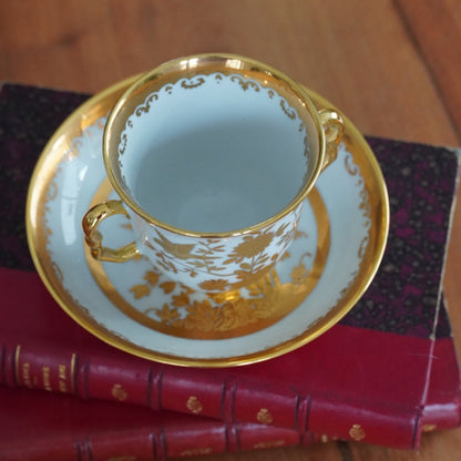 Petite tasse "Selina" à deux anses chololatière dorée en porcelaine Suisse