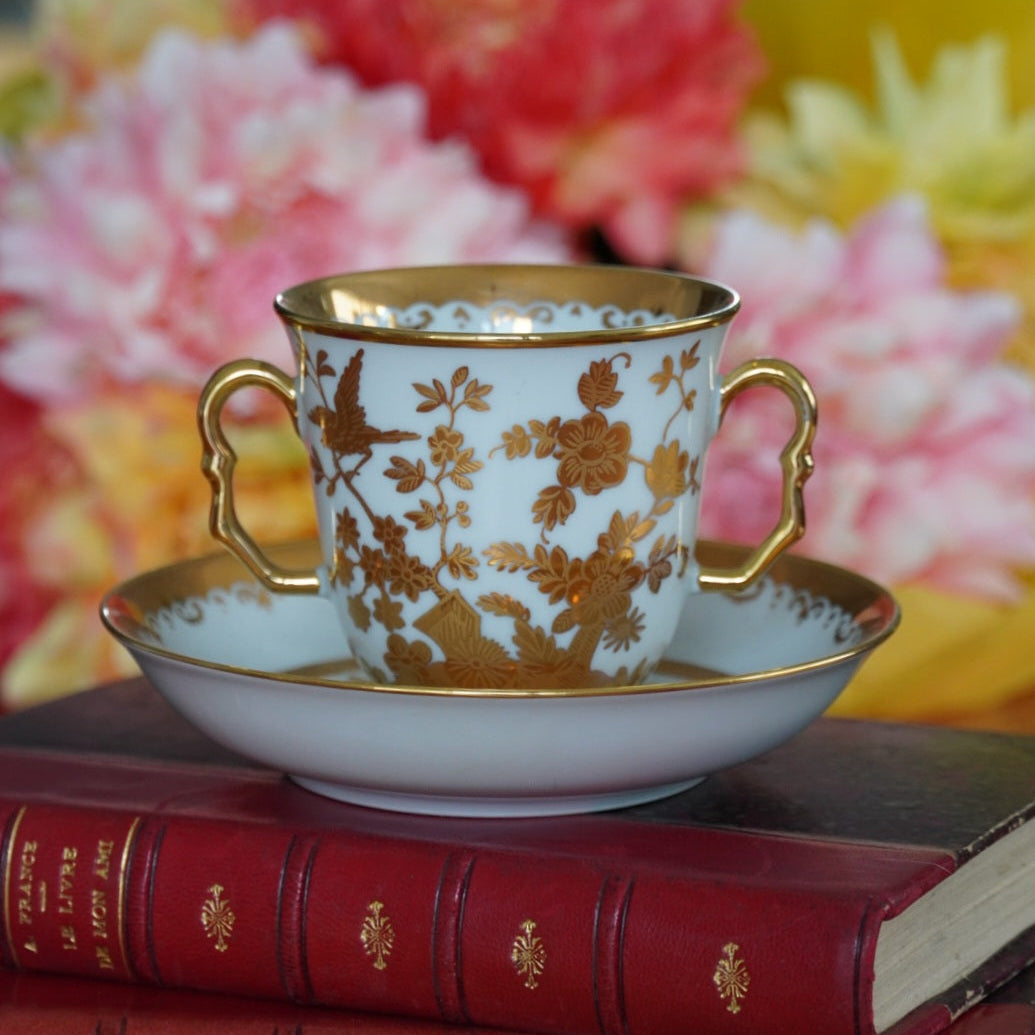 Petite tasse "Selina" à deux anses chololatière dorée en porcelaine Suisse
