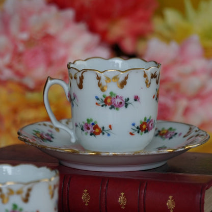 Tête à tête de petites tasses "Blaisine" en porcelaine fleurie et dorée