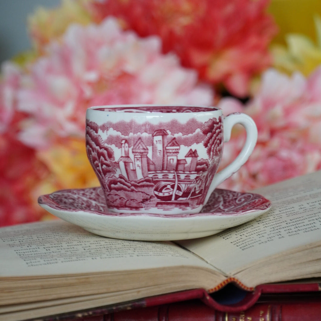Petite tasse "Velvet" en céramique anglaise rouge Ironstone modèle "River Scene Canterbury"
