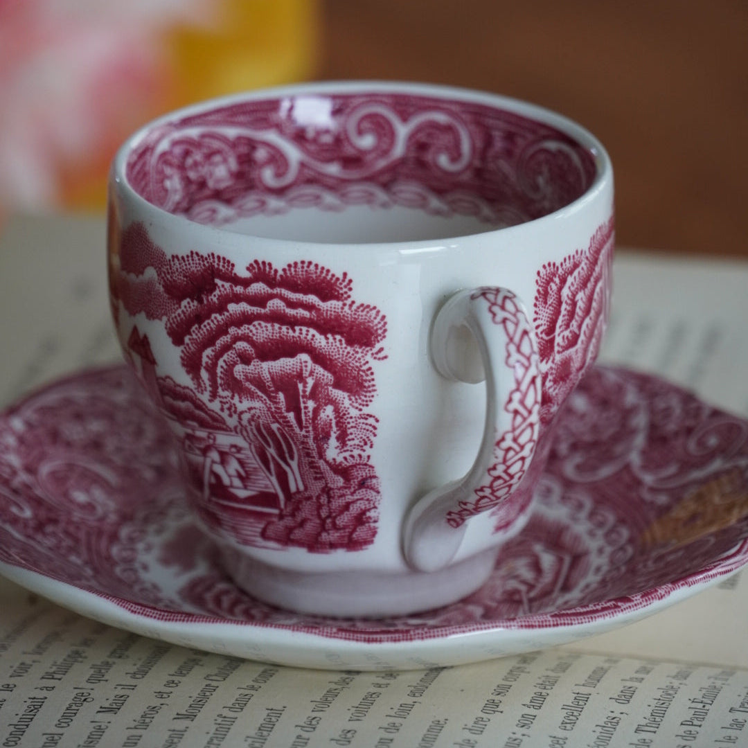 Petite tasse "Velvet" en céramique anglaise rouge Ironstone modèle "River Scene Canterbury"