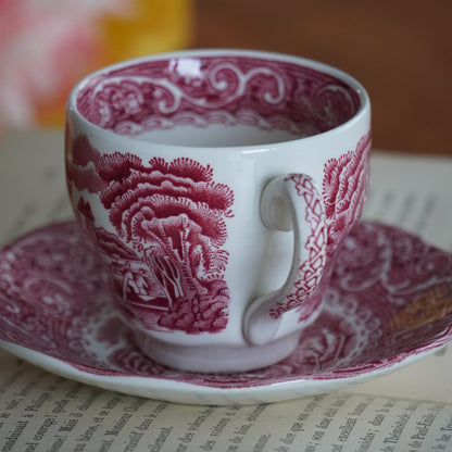 Petite tasse "Velvet" en céramique anglaise rouge Ironstone modèle "River Scene Canterbury"