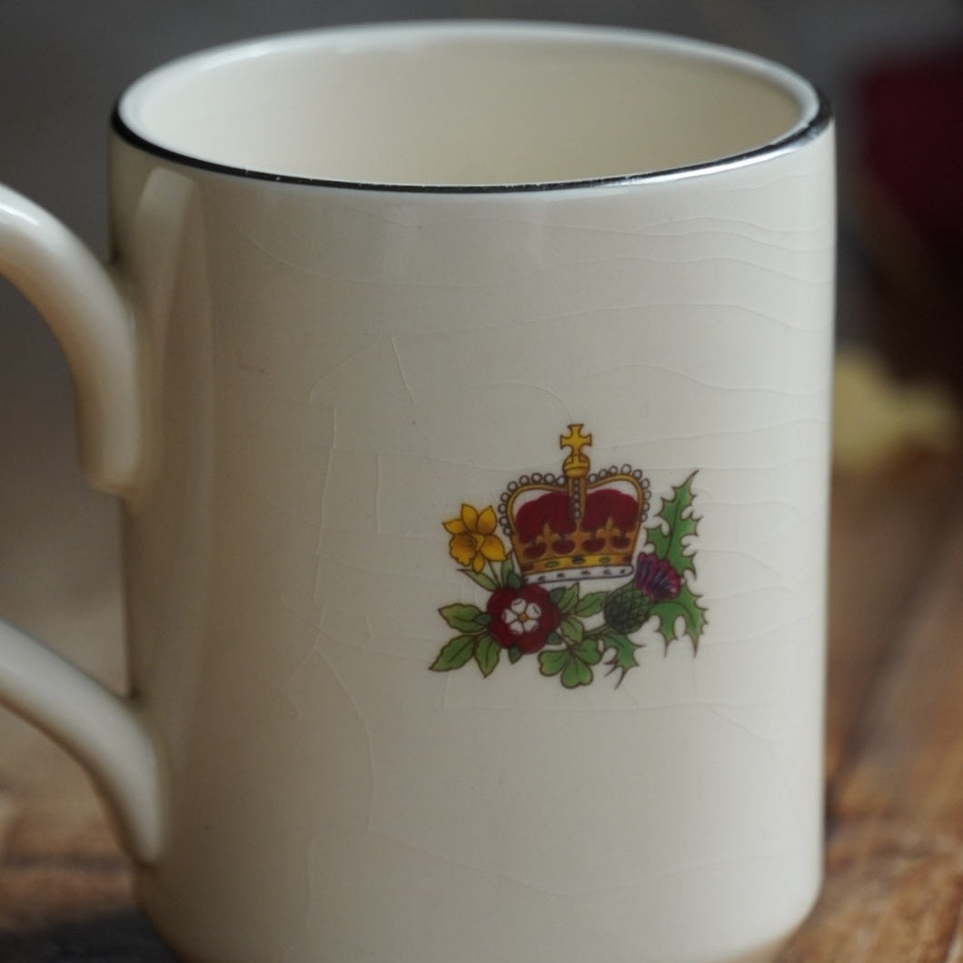 Mug "Lilibeth" en faïence anglaise Sadler commémorative du 25ème anniversaire de l'accession au trône de la reine Elizabeth II