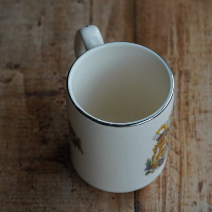 Mug "Lilibeth" en faïence anglaise Sadler commémorative du 25ème anniversaire de l'accession au trône de la reine Elizabeth II