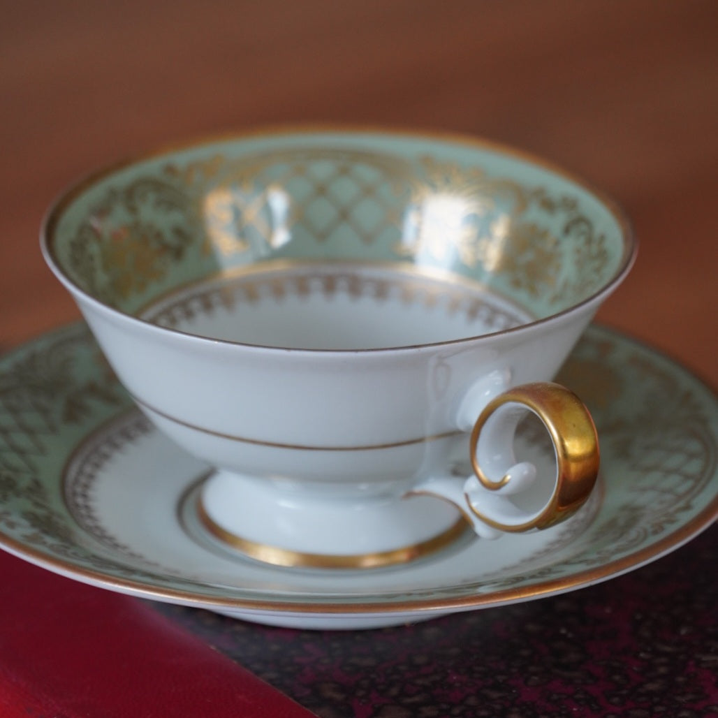 Tête-à-tête de petites tasses "Thelma" en porcelaine allemande dorée et verte Tirschenreuth Bavaria
