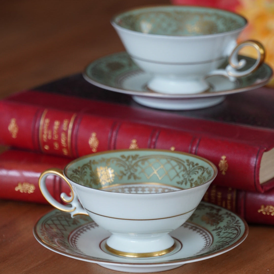Tête-à-tête de petites tasses "Thelma" en porcelaine allemande dorée et verte Tirschenreuth Bavaria