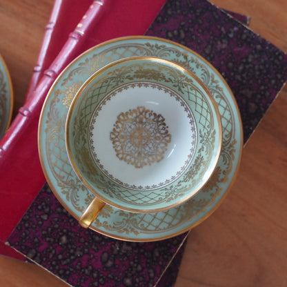 Tête-à-tête de petites tasses "Thelma" en porcelaine allemande dorée et verte Tirschenreuth Bavaria