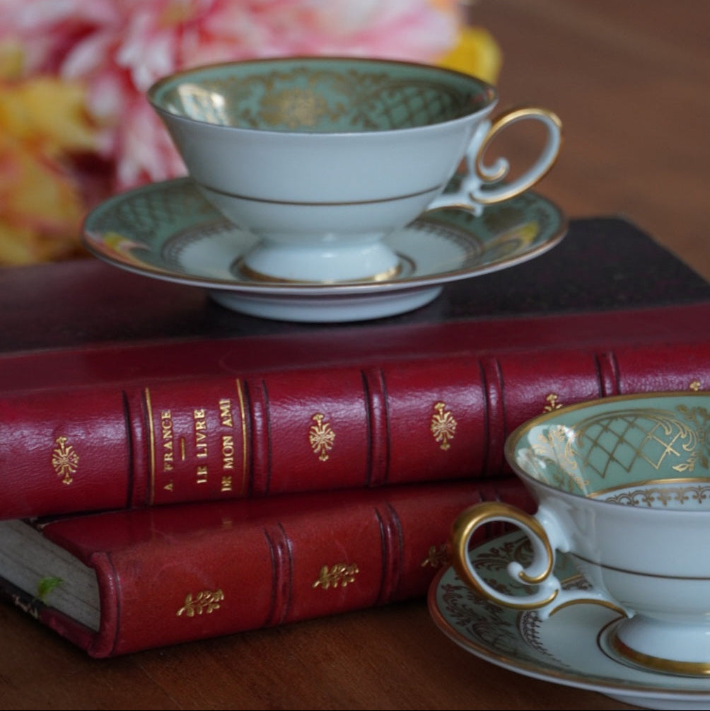 Tête-à-tête de petites tasses "Thelma" en porcelaine allemande dorée et verte Tirschenreuth Bavaria