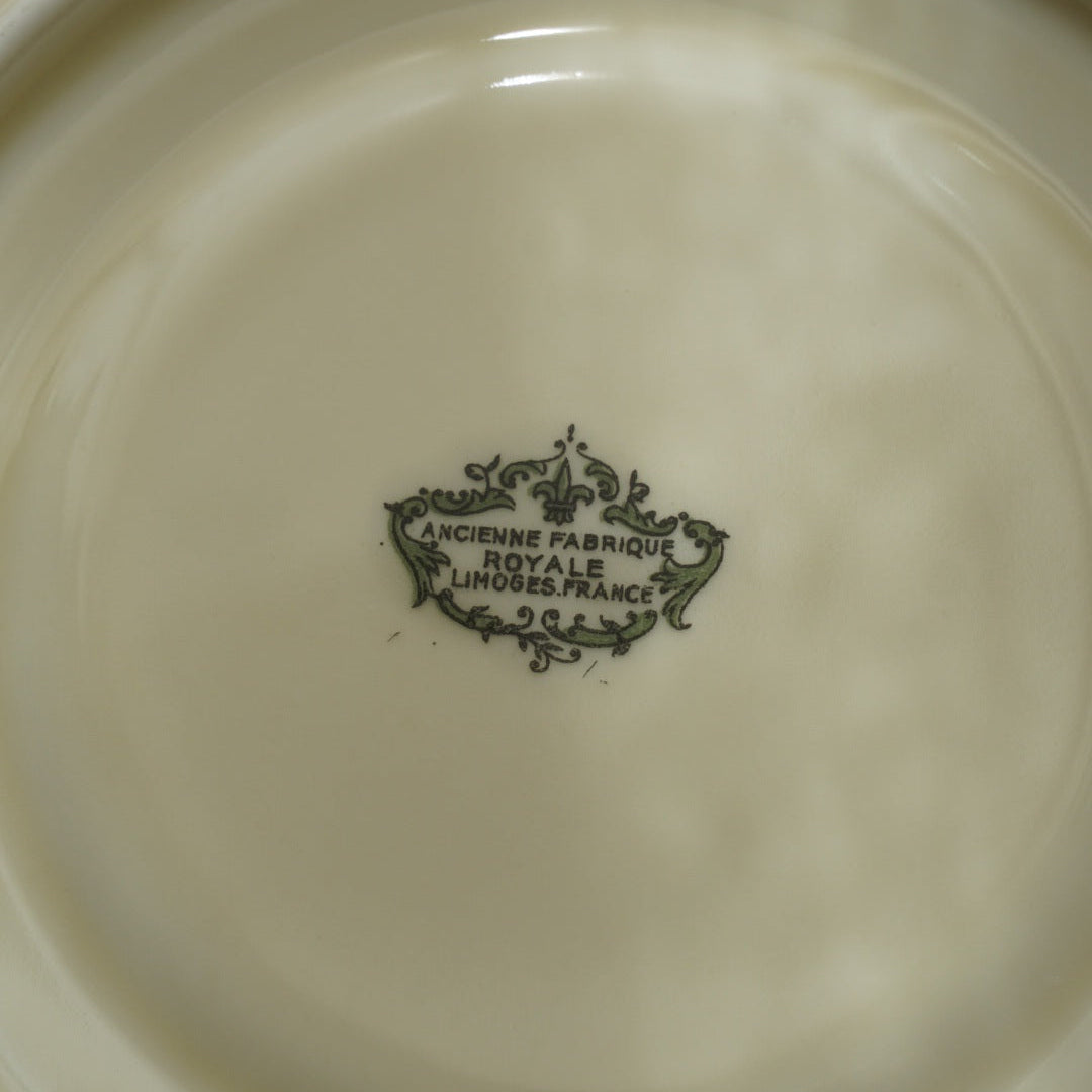 Grande tasse "Laurabelle" en porcelaine de Limoges couleur crème, fleurie et dorée Ancienne Fabrique Royale de Limoges