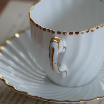 Petite tasse "Anny" en porcelaine anglaise cannelée et bordure points dorés Old Grecian Flute Gladstone