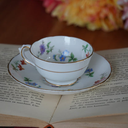 Petite tasse "Dorcas" en porcelaine anglaise fleurie et dorée Tuscan