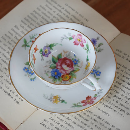 Petite tasse "Dorcas" en porcelaine anglaise fleurie et dorée Tuscan
