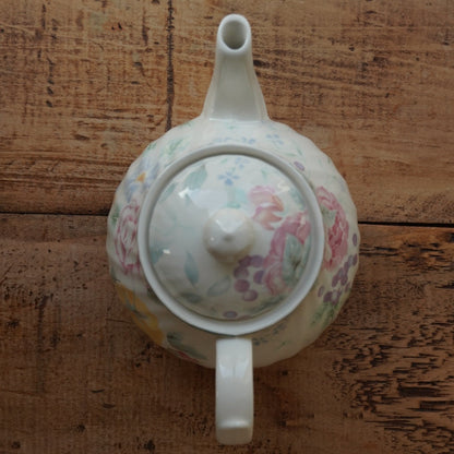 Théière "Gladys" en faïence anglaise torsadée fleurie et fruitée Barratts