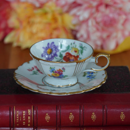 Petite tasse "Gesa" en porcelaine allemande PMR Bavaria Jaeger & co dorée et fleurie