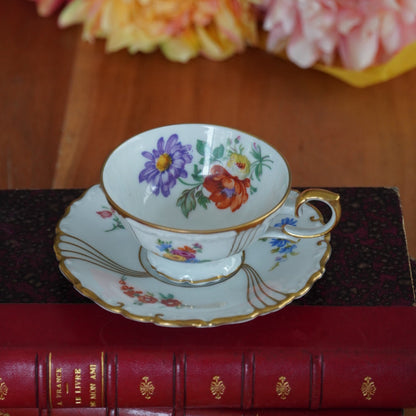 Petite tasse "Gesa" en porcelaine allemande PMR Bavaria Jaeger & co dorée et fleurie