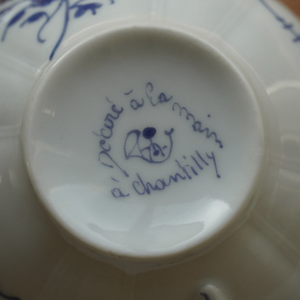 Tête-à-tête de tasses "Raymondet" en porcelaine de Limoges fleurie et dorée Raynaud